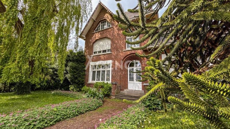 Maison de maîtres - 277 m² - 8 pièces