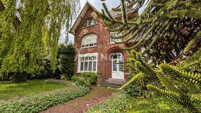 Maison de maîtres - 277 m² - 8 pièces