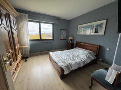 Maison - 236 m² - 7 pièces