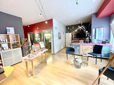 Magasins - 96 m² - 5 pièces