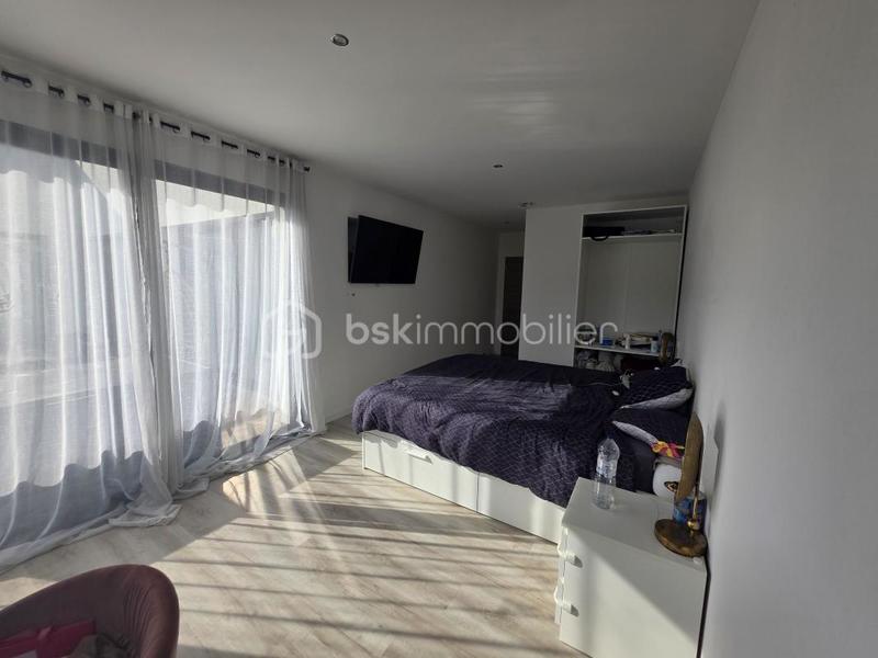 Maison - 240 m² - 6 pièces