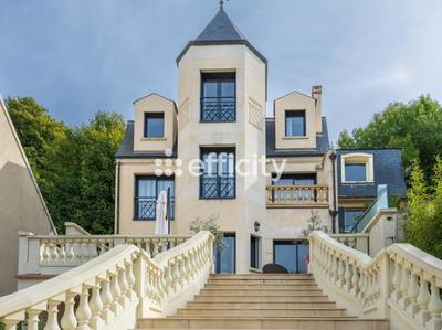 Pavillon - 327 m² - 6 pièces