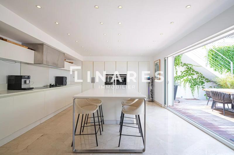 Maison - 306 m² - 6 pièces