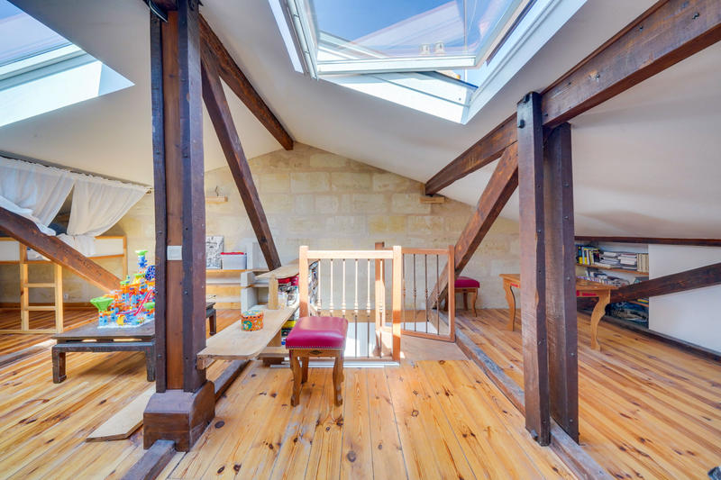 Maison - 200 m² - 8 pièces