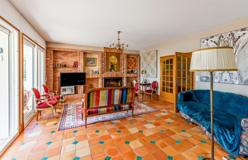 Propriété - 387 m² - 10 pièces