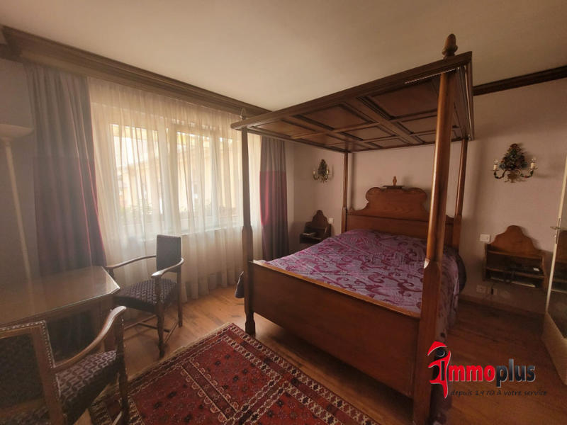 Local commercial - 712 m² - 17 pièces