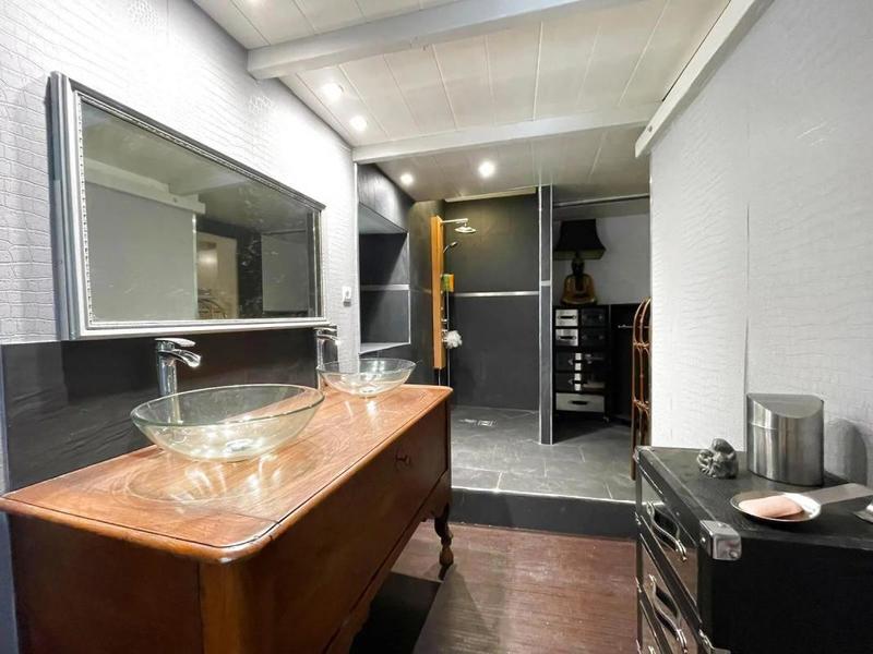 Propriété - 198 m² - 8 pièces