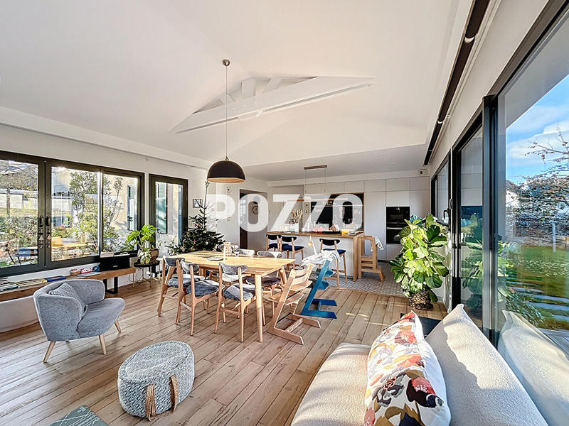 Maison - 223 m² - 8 pièces