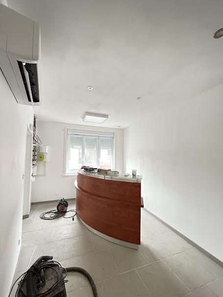 Local commercial - 61 m² - 4 pièces