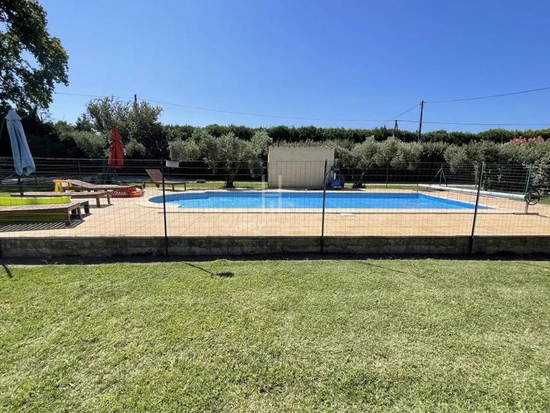 Mas - 450 m² - 5 pièces