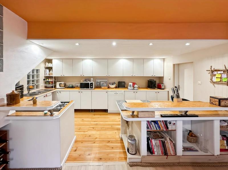 Maison - 268 m² - 9 pièces