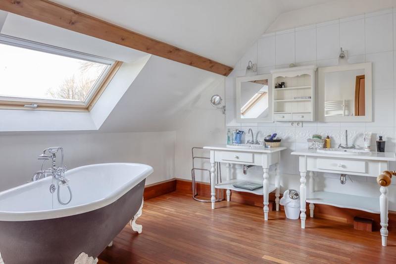 Maison - 281 m² - 12 pièces