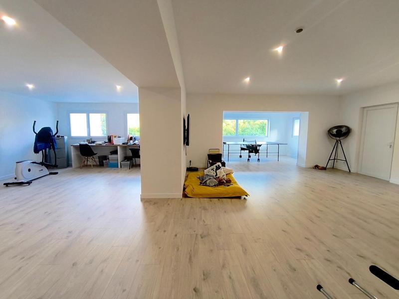 Maison - 280 m² - 10 pièces