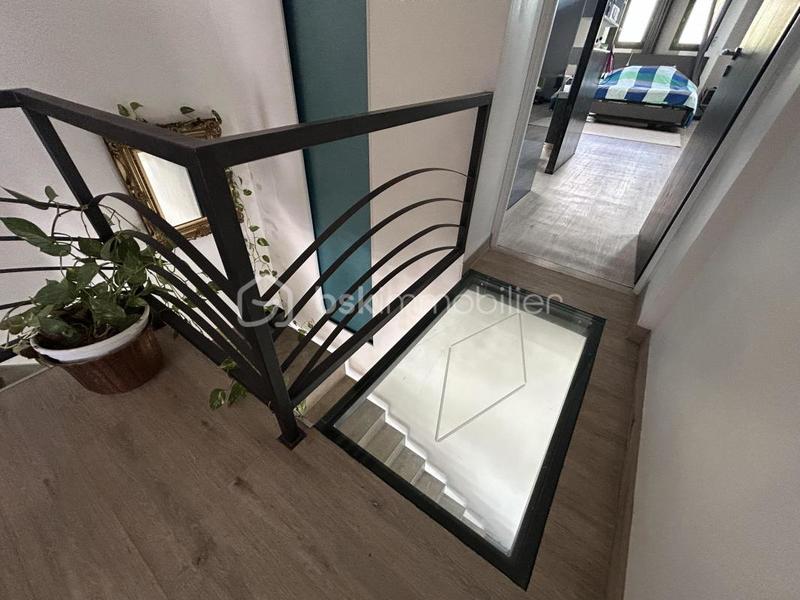 Maison - 217 m² - 8 pièces