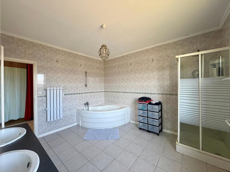 Maison - 357 m² - 10 pièces