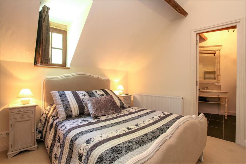 Maison - 357 m² - 16 pièces