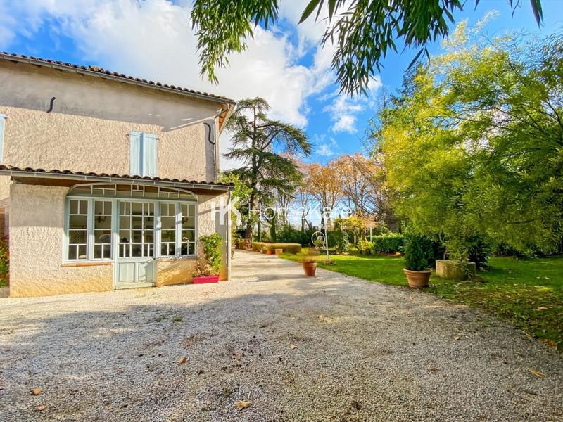 Maison de maîtres - 300 m² - 8 pièces