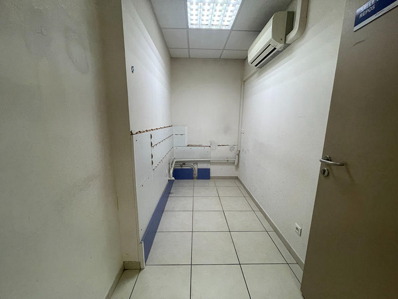 Local commercial - 114 m² - 4 pièces