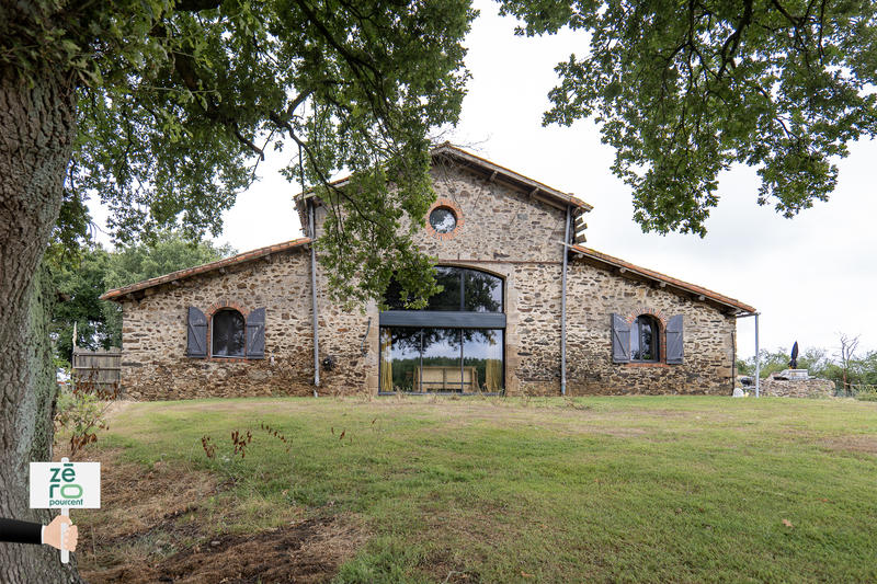 Maison - 281 m² - 8 pièces