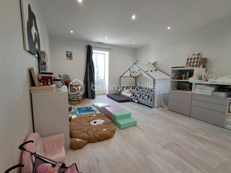 Demeure - 300 m² - 12 pièces