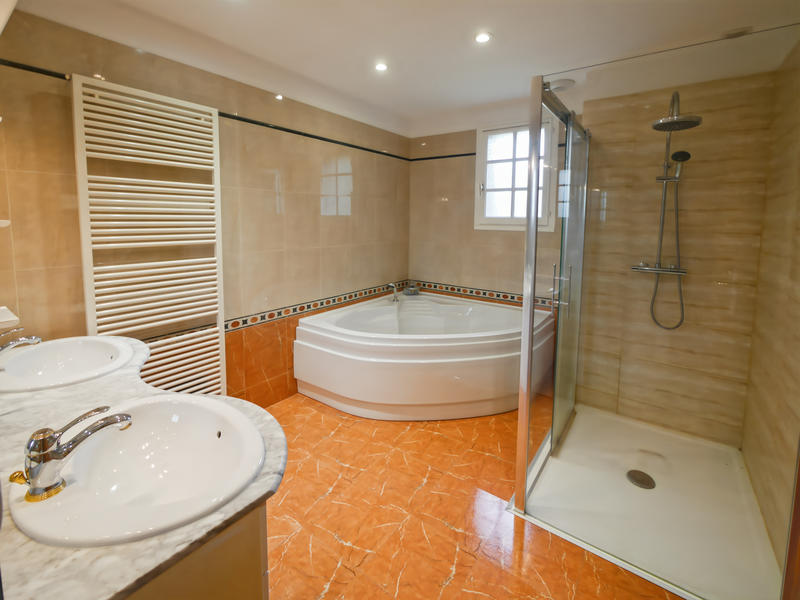 Maison - 177 m² - 7 pièces