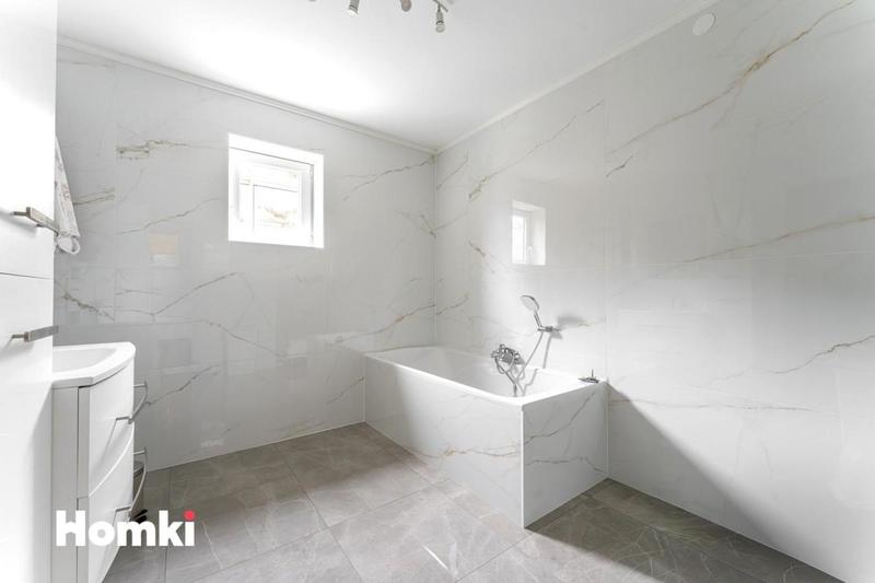 Maison - 210 m² - 6 pièces