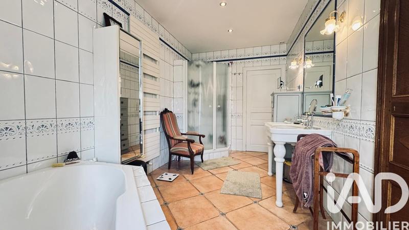 Maison - 200 m² - 6 pièces