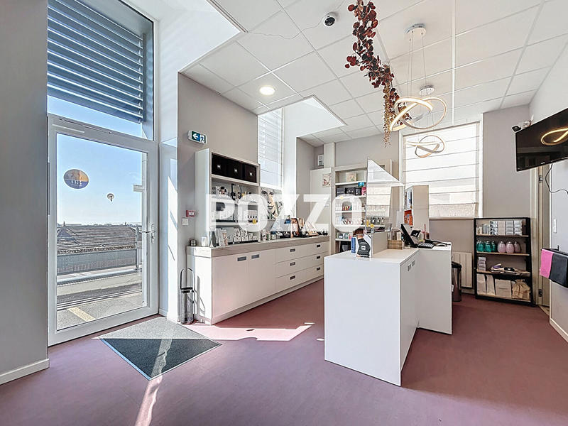 Local commercial - 255 m² - 5 pièces
