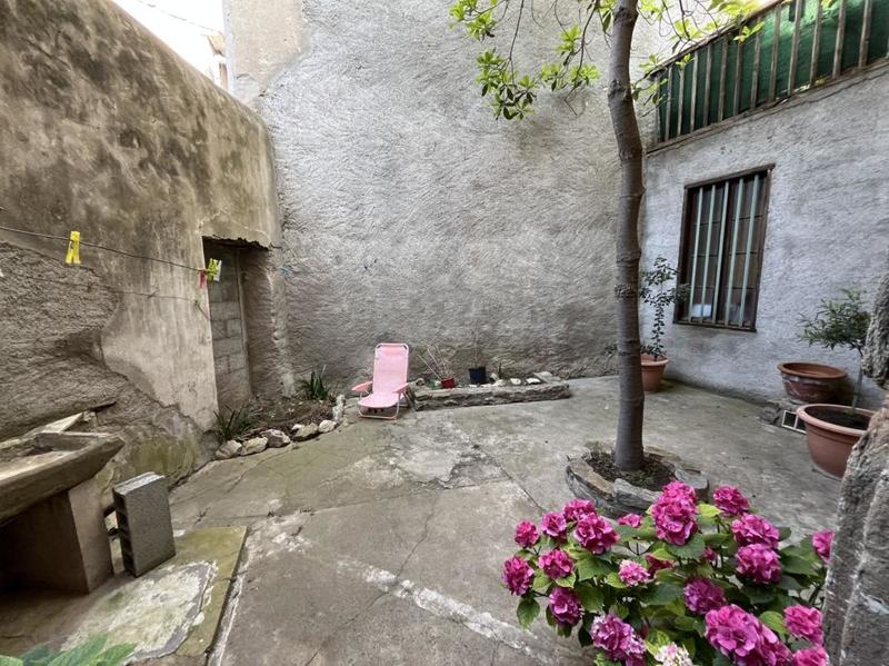 Maison - 240 m² - 6 pièces