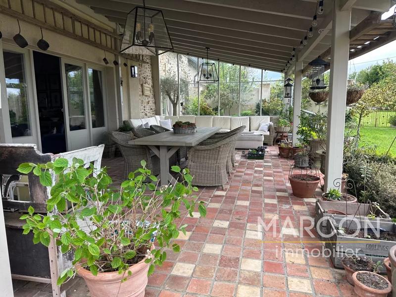 Propriété - 318 m² - 10 pièces