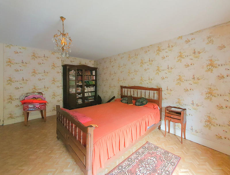 Maison - 253 m² - 9 pièces