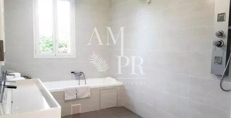 Maison - 262 m² - 7 pièces