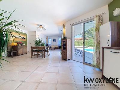 Maison - 104 m² - 4 pièces