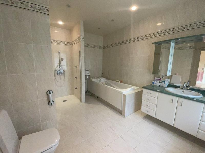 Maison en pierre - 247 m² - 8 pièces