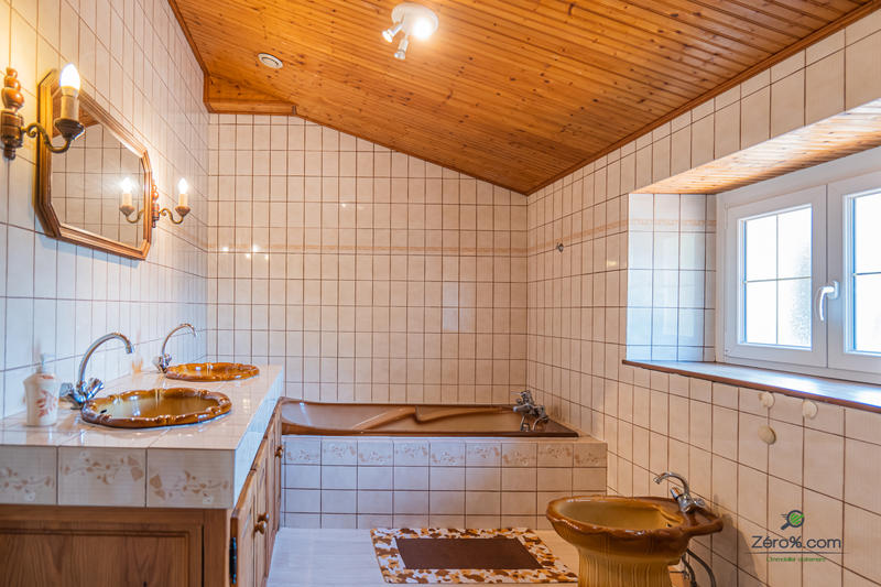 Maison - 218 m² - 7 pièces