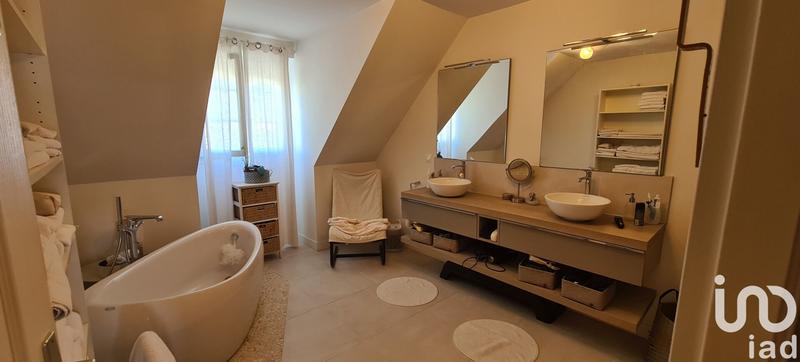 Maison - 219 m² - 6 pièces