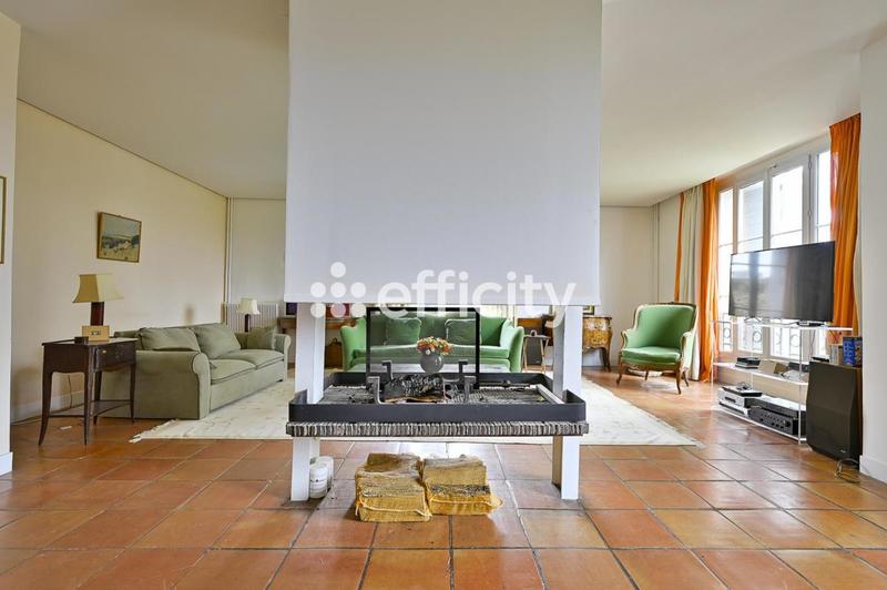 Maison - 434 m² - 16 pièces