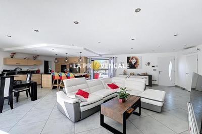 Maison traditionnelle - 143 m² - 5 pièces