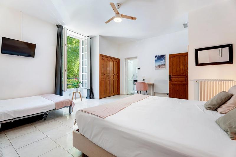 Maison - 235 m² - 8 pièces