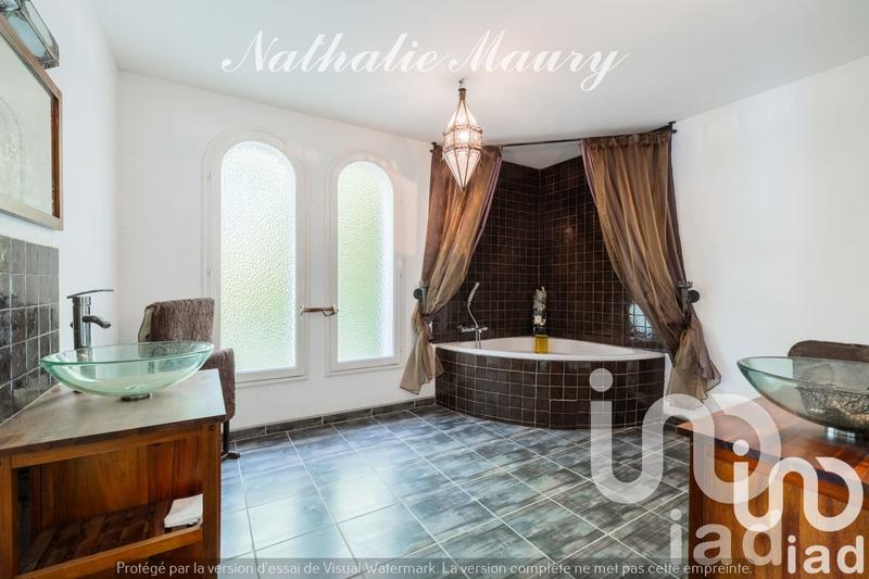 Maison - 240 m² - 7 pièces