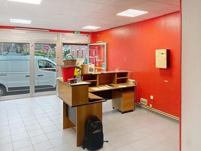 Local commercial - 161 m² - 5 pièces
