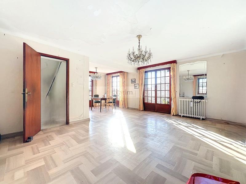 Maison - 233 m² - 10 pièces