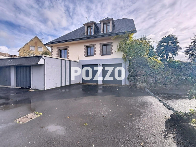 Maison - 275 m² - 11 pièces