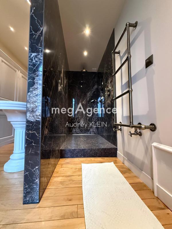 Maison - 320 m² - 10 pièces