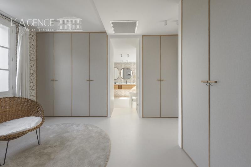 Maison - 380 m² - 9 pièces