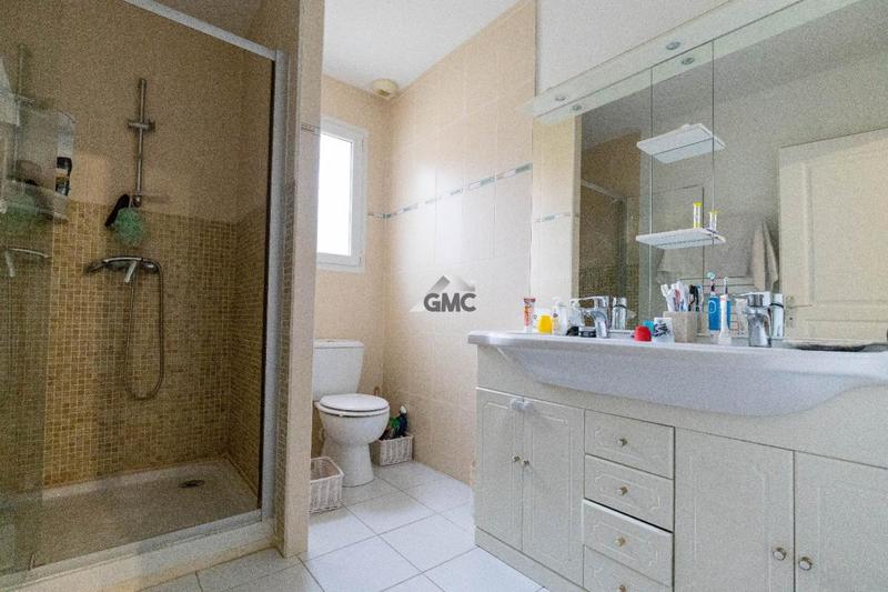 Villa - 100 m² - 5 pièces