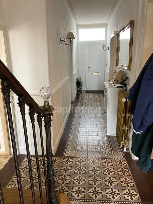 Maison - 240 m² - 9 pièces