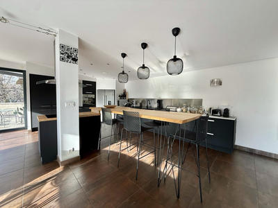 Appartement - 233 m² - 7 pièces