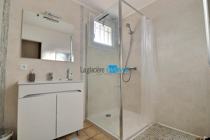 Maison traditionnelle - 240 m² - 7 pièces