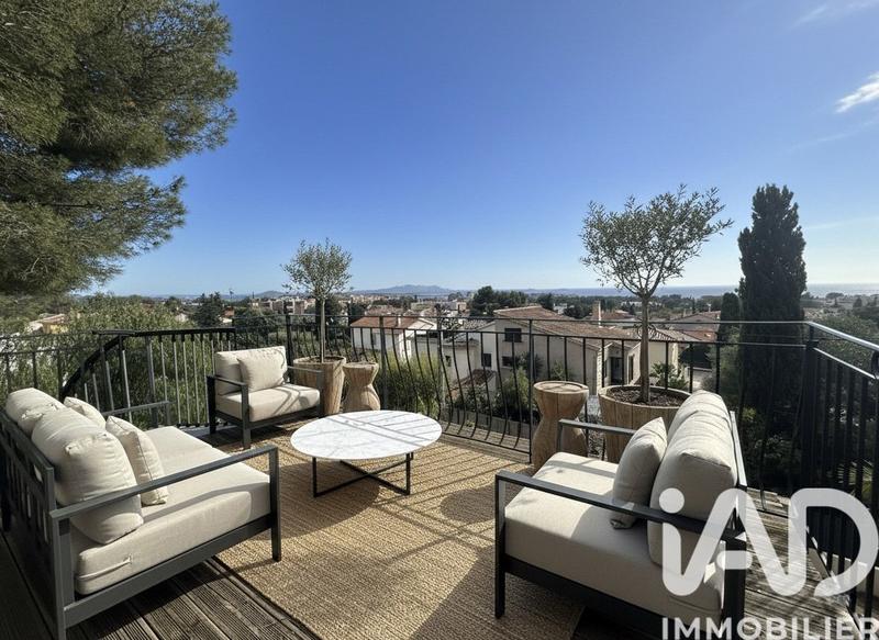 Maison - 310 m² - 11 pièces